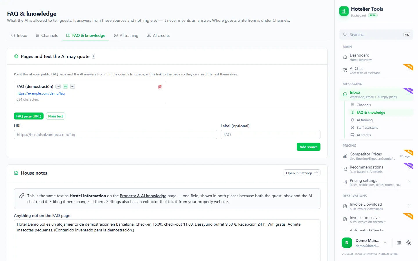 FAQ and knowledge page: one FAQ page source already added, the FAQ page (URL) and Plain text options with the Add source button, and House notes filled in (in Spanish) with check-in and check-out times, breakfast price, 24-hour reception and free wifi
