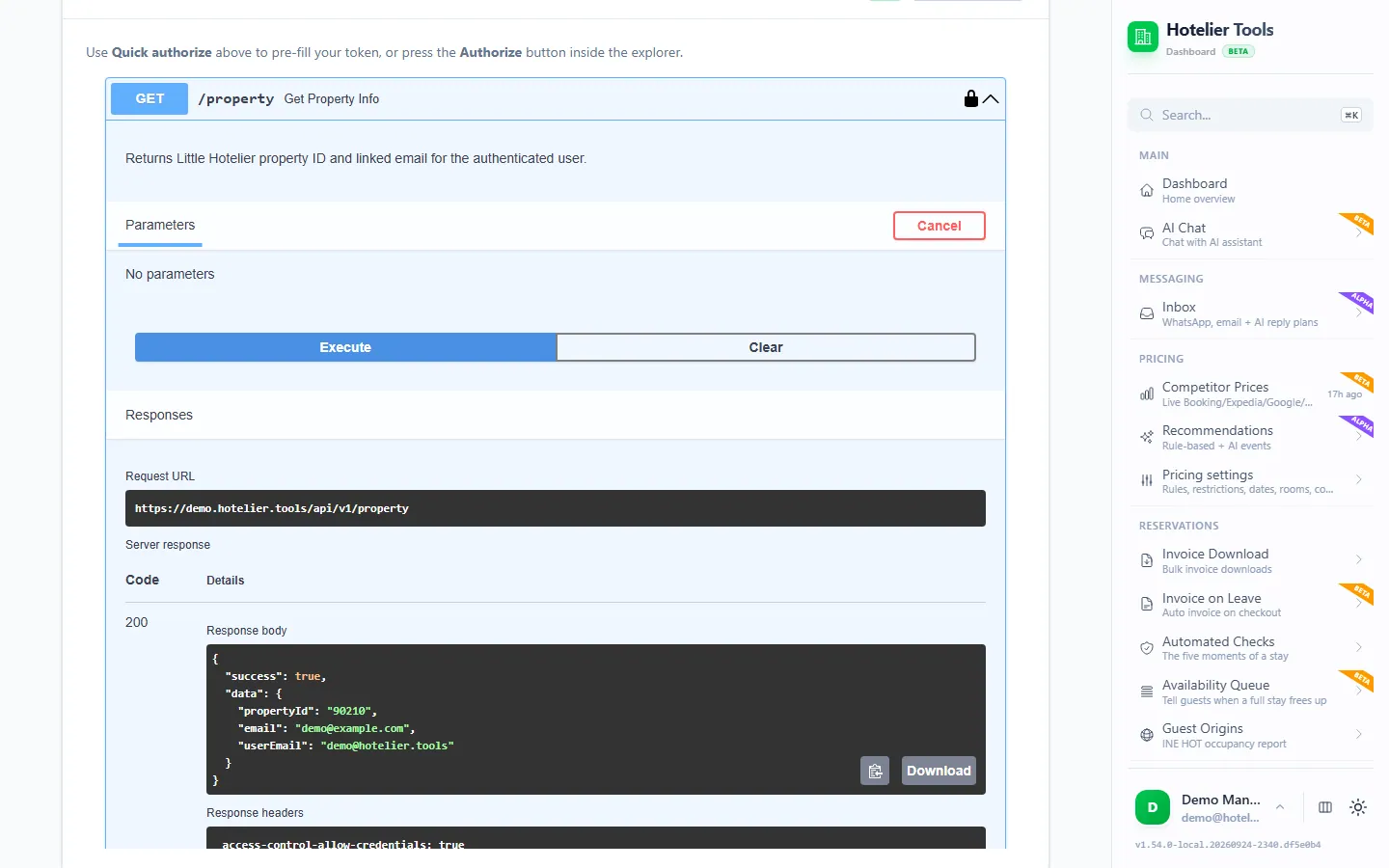 Interactive API explorer (Swagger) setelah Try it out dan Execute pada GET /property: URL permintaan https://demo.hotelier.tools/api/v1/property dan isi respons 200 dengan propertyId 90210